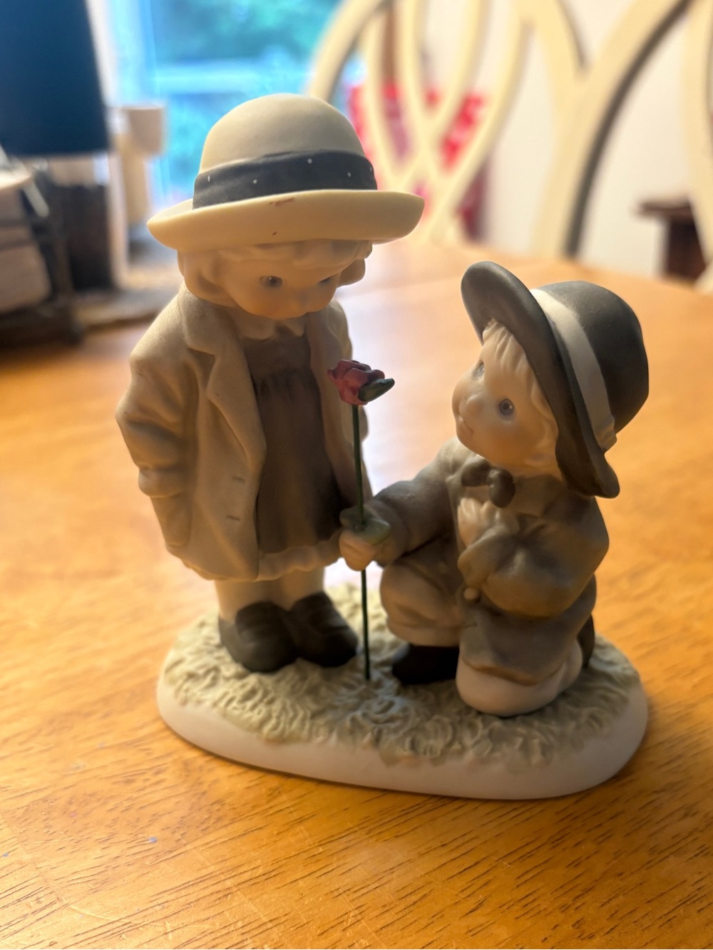 Enesco - Pretty As a Picture Figurine